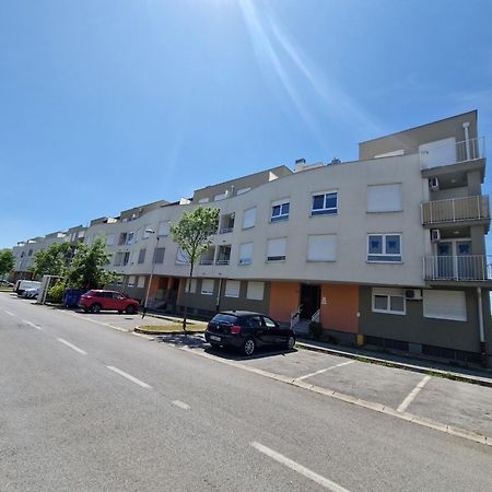 Apartment Rose Сесвете Екстер'єр фото
