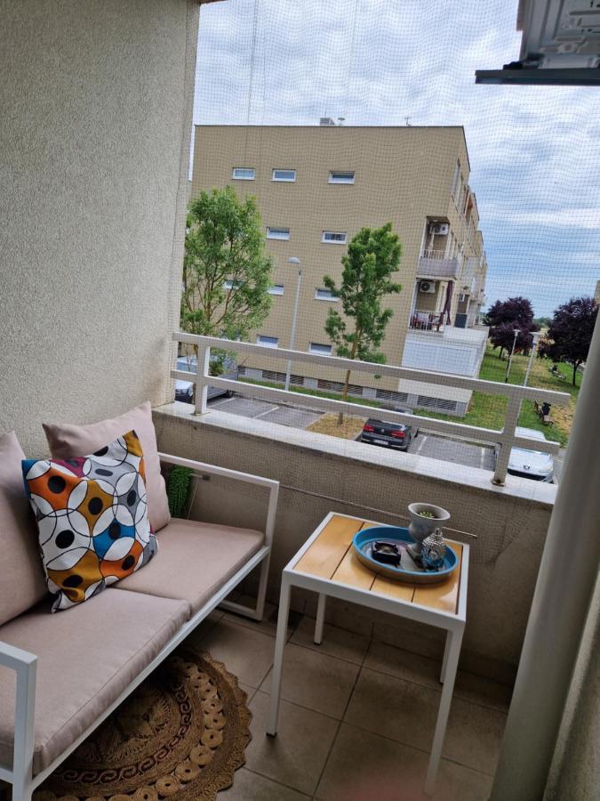Apartment Rose Сесвете Екстер'єр фото