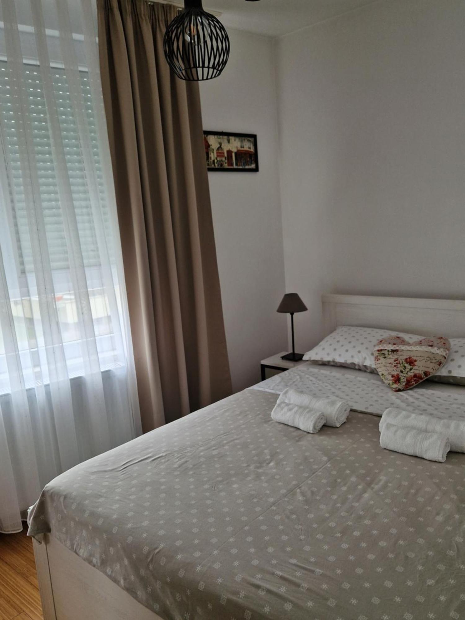 Apartment Rose Сесвете Екстер'єр фото